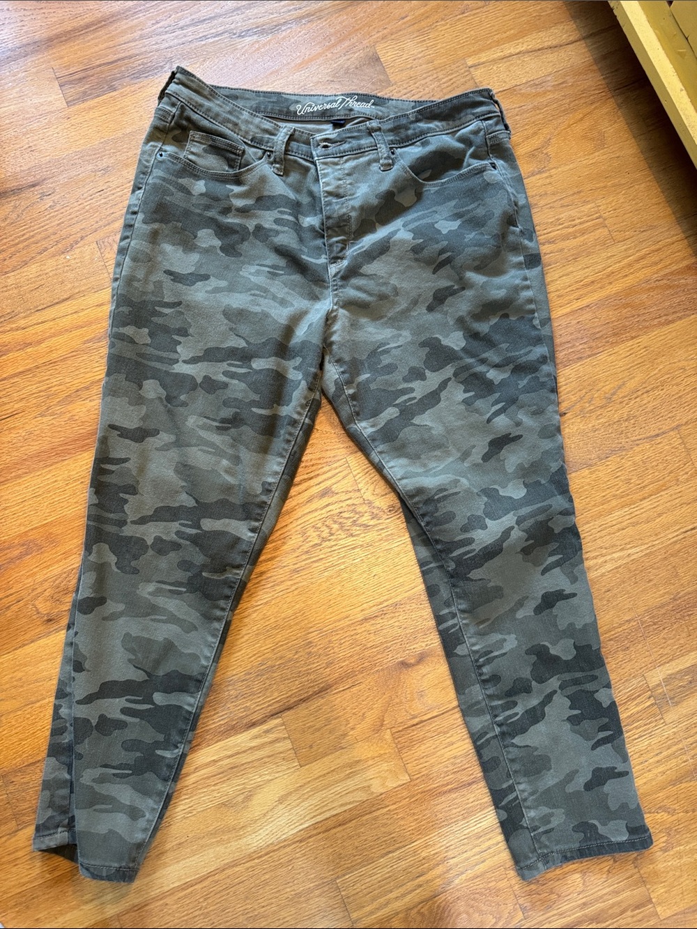Universal Thread Women's Green Camo Skinny Jeans